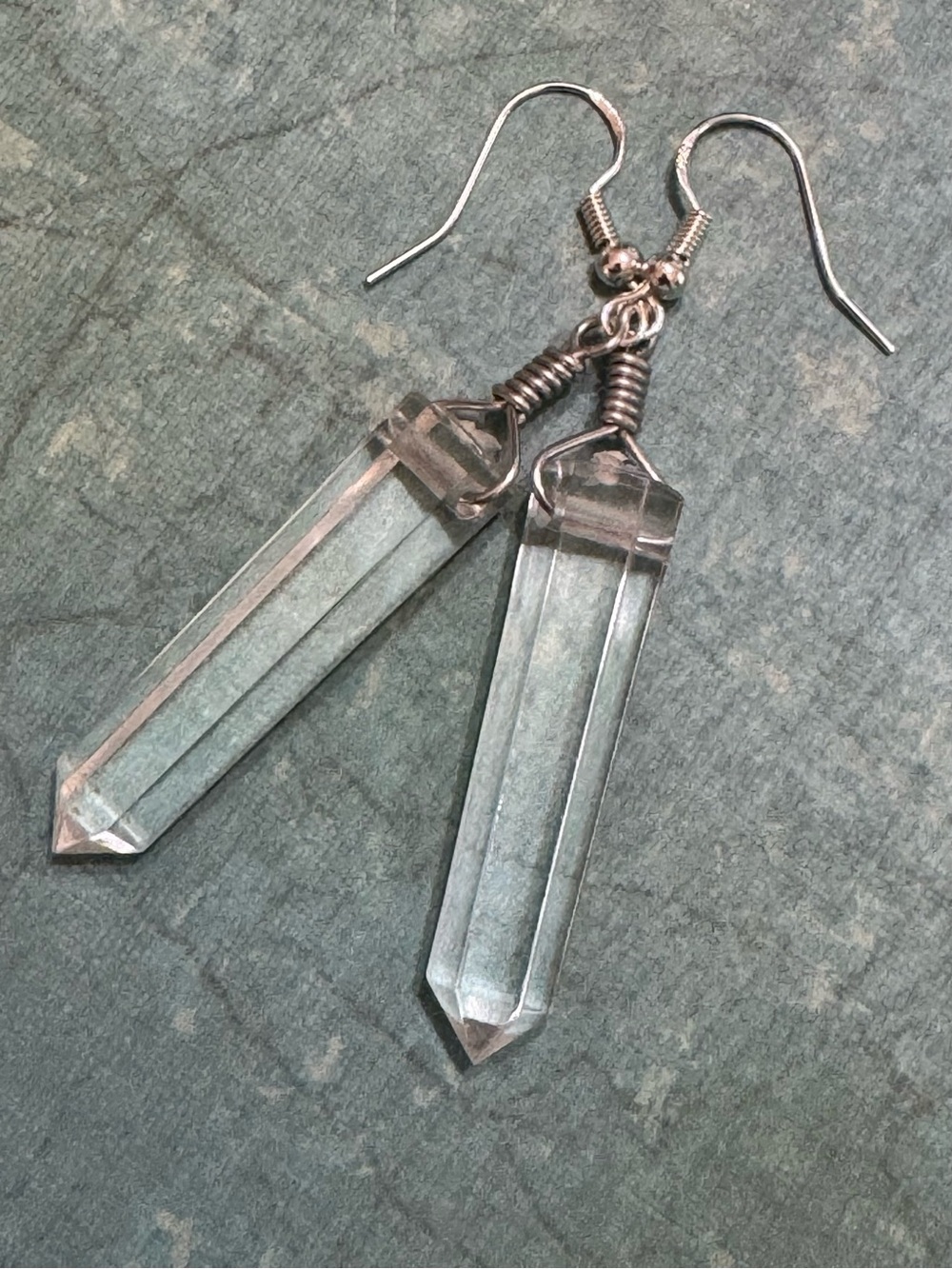 LUCITE CRYSTAL POINT SHAPE EARRINGS